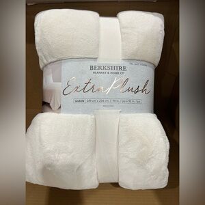 New Berkshire Extra Plush Blanket